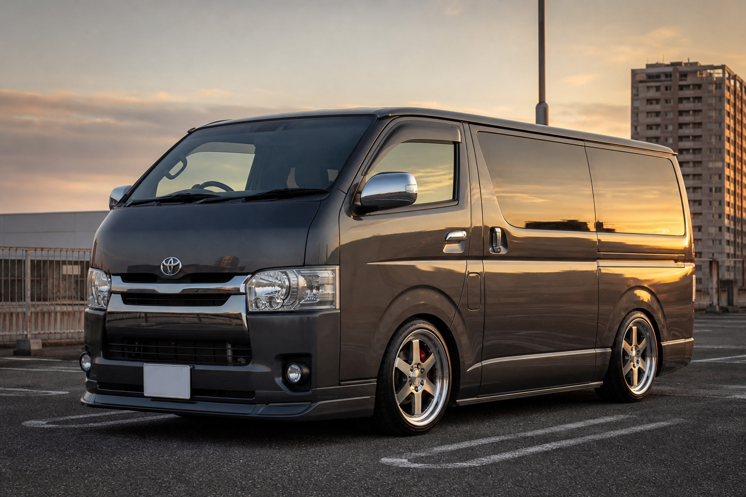 ハイエース ローダウン完全ガイド｜スタイリングと車高調整の黄金比