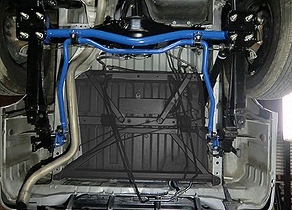 ハイエース 200系用 CUSCO（クスコ）強化スタビライザー